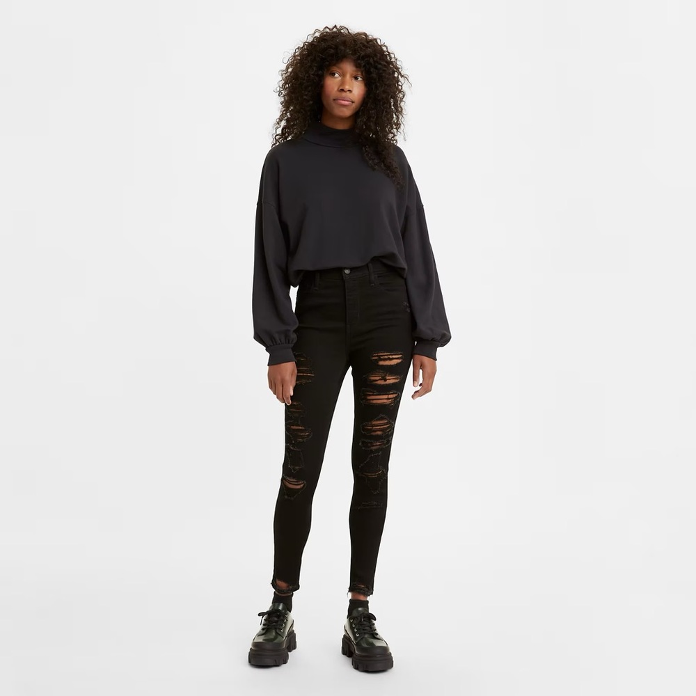 Levi’s Women's 720 High-Rise Stretchy Super-Skinny Jeans in Distressed Black